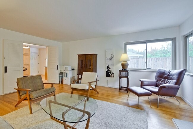 Building Photo - Amazing Midtown Home on a Quiet Cul-de-sac.