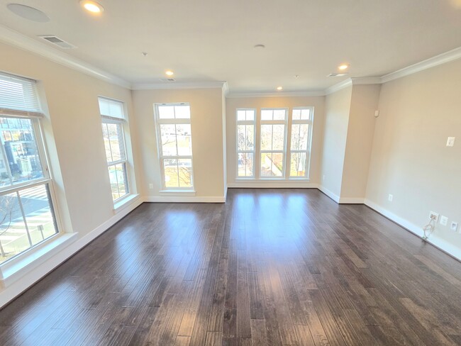 Building Photo - 820 Fern Pl NW