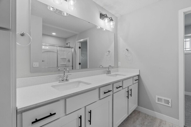 Building Photo - 10410 Robinwood Rd