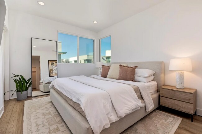 Building Photo - 2907 W Exposition Pl