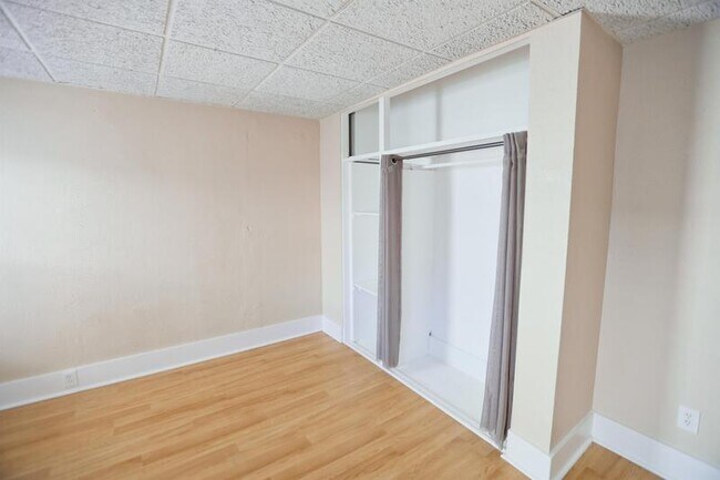 Building Photo - 829 Flat St NE