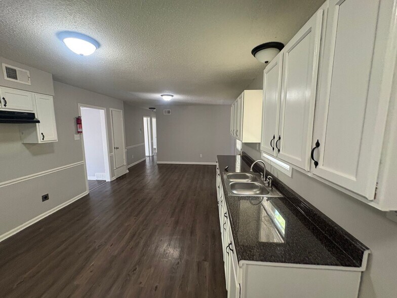 Building Photo - 5087 Blacksmith Dr