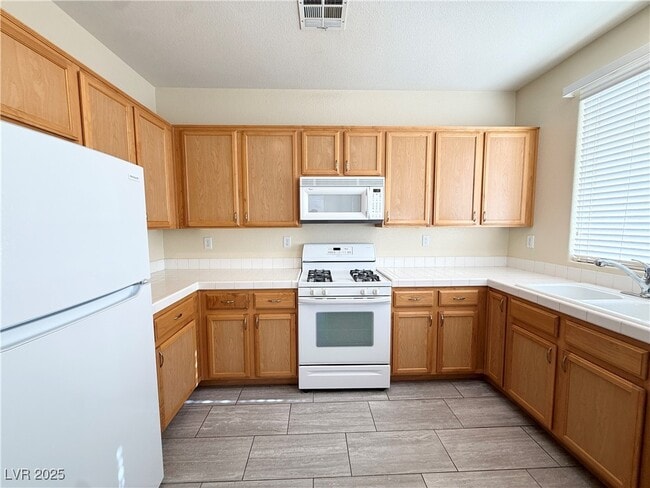 Building Photo - 9289 Mandeville Bay Ave