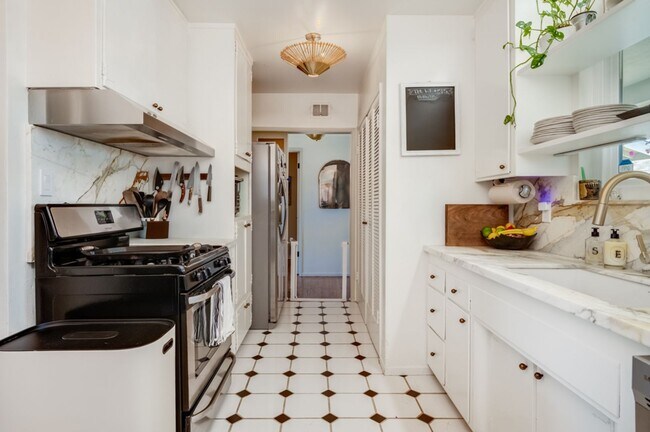 Building Photo - RARE! Lovely and Spacious Clairemont 4BD/2BA Home on Tecolote Canyon! - $5,995/mo!