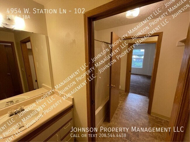 Building Photo - 4954 W Station Ln