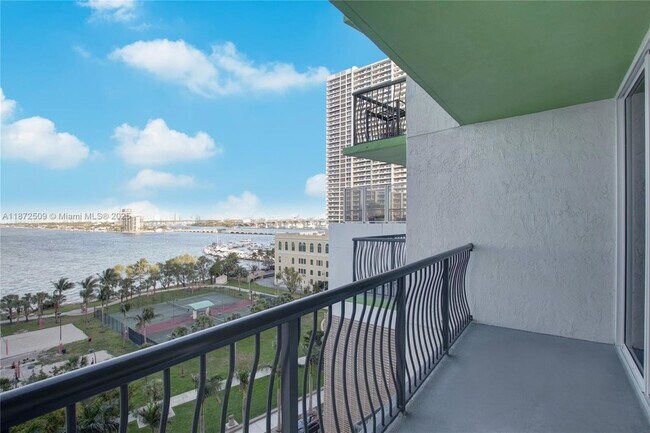 Building Photo - 1756 N Bayshore Dr