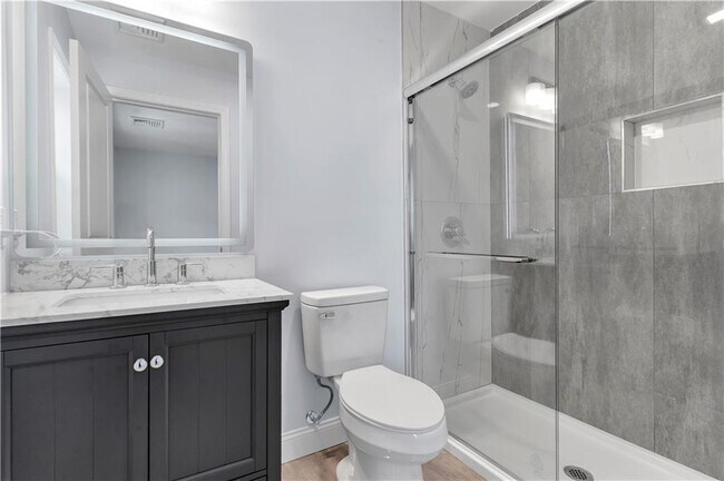 Building Photo - 10 Anthony Ave