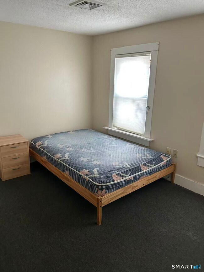 Building Photo - 47 Edwards St