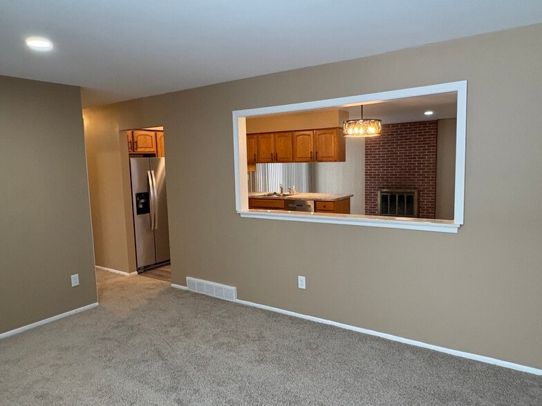 Building Photo - 35328 Lucinda Dr