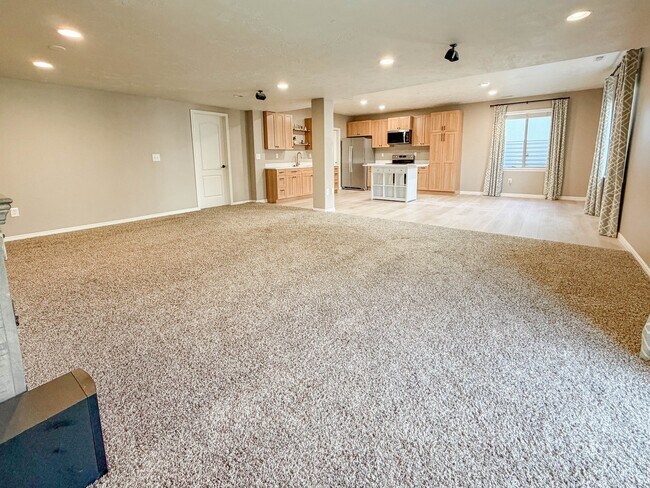 Building Photo - 963 Sage Ln
