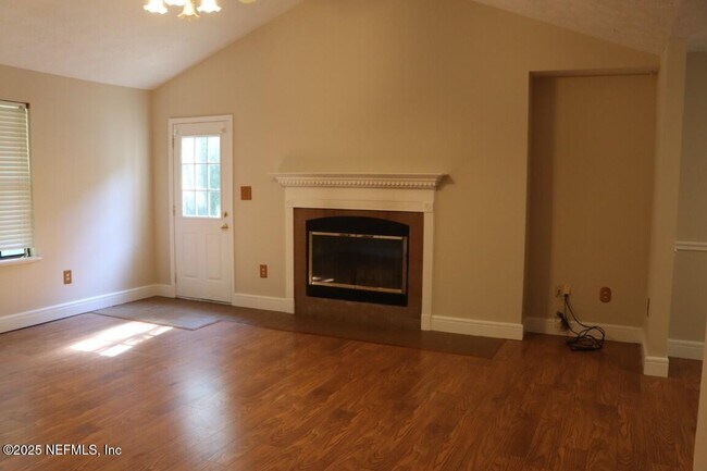 Building Photo - 4347 Clove St
