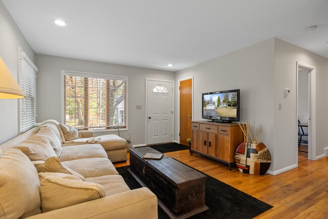 Building Photo - 438 Sylvan Dr