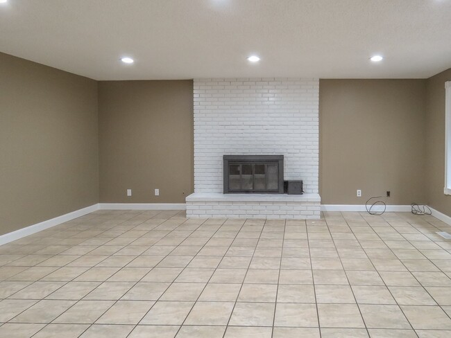Building Photo - 1244 Marcel Dr