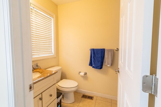 Building Photo - Spacious Luxury Multi Level, 2 Bedroom Condo