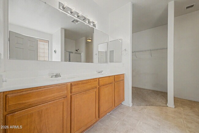 Building Photo - 3119 W Pleasant Ln