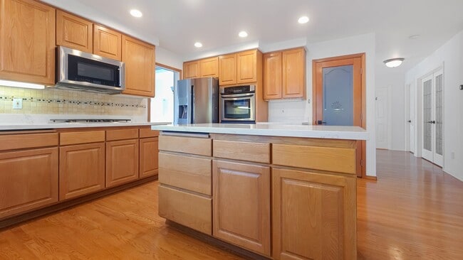 Building Photo - Spacious Updated 4 Bedroom Home with 3 Car Garage