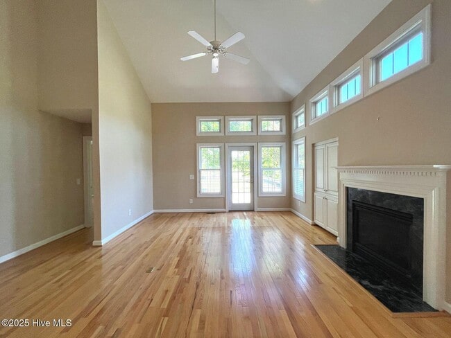 Building Photo - 150 Starland Ln
