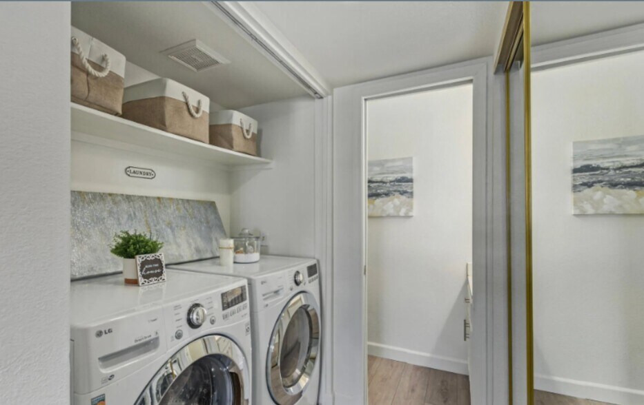 Building Photo - 170 E Guadalupe Rd