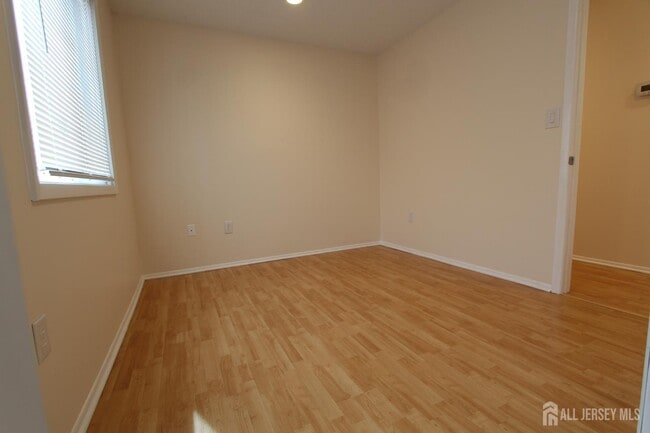 Building Photo - 1905 Aspen Dr