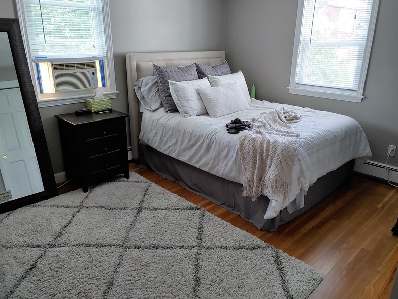 Building Photo - 68 Olcott St