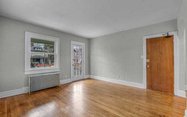 Building Photo - 819 W 51st St