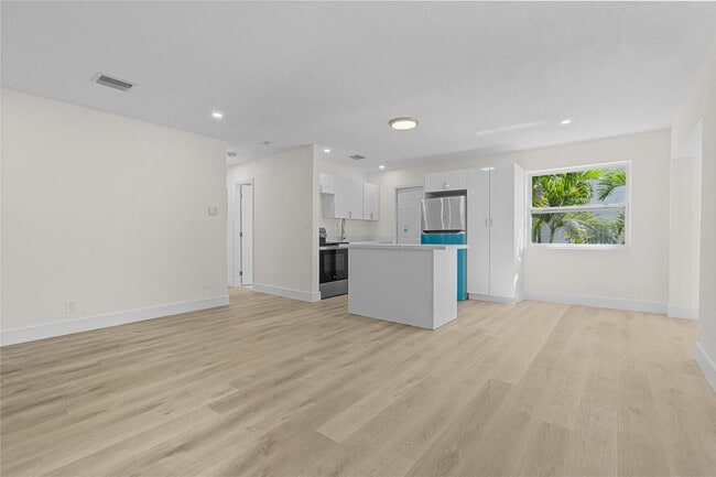 Building Photo - 2941 NW 11th Ct