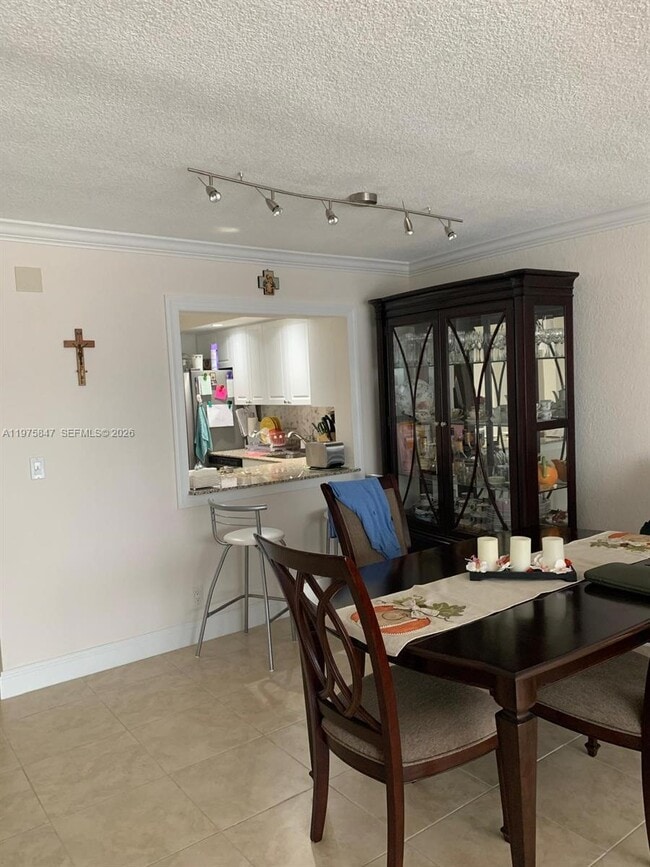 Building Photo - 329 SE 3rd St