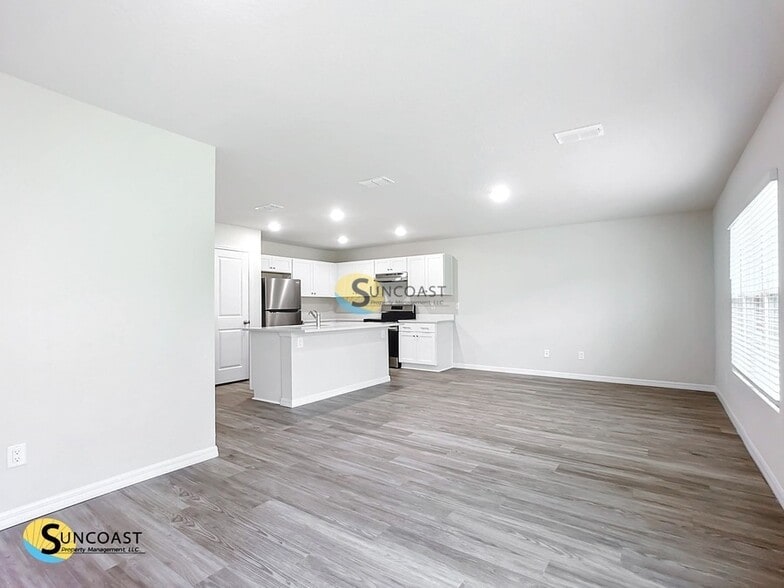 Building Photo - 19 Wood Amber Ln