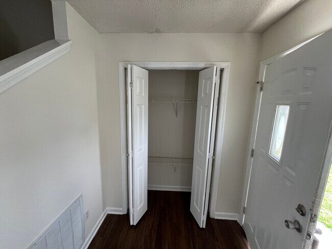 Building Photo - 1319 Stratton Place Dr