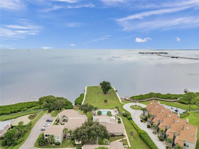 Building Photo - 425 Windrush Bay Dr