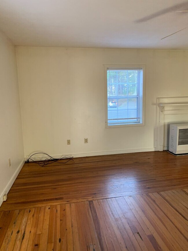 Building Photo - 718 Poplar Grove Rd