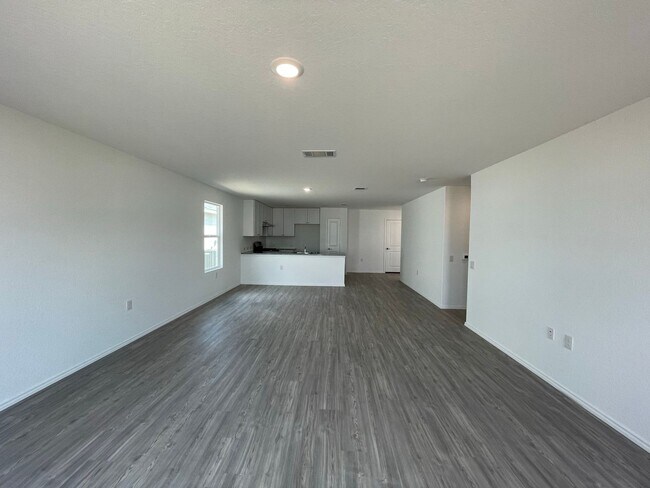 Building Photo - For Rent: Modern 3 Bed | 2 Bath | 2-Car Garage Home in Mission del Lago Community