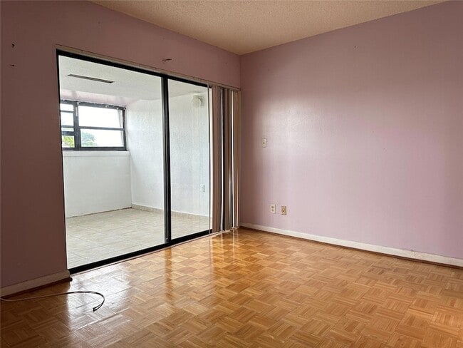 Building Photo - 6630 Racquet Club Dr