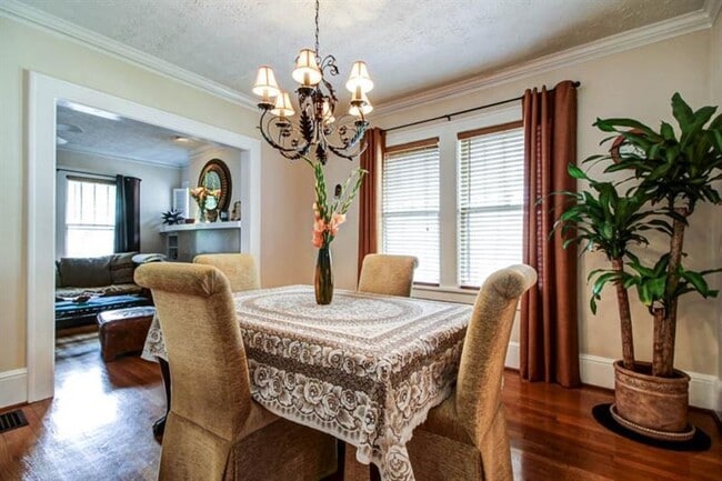 Building Photo - 162 Peachtree Hills Ave NE