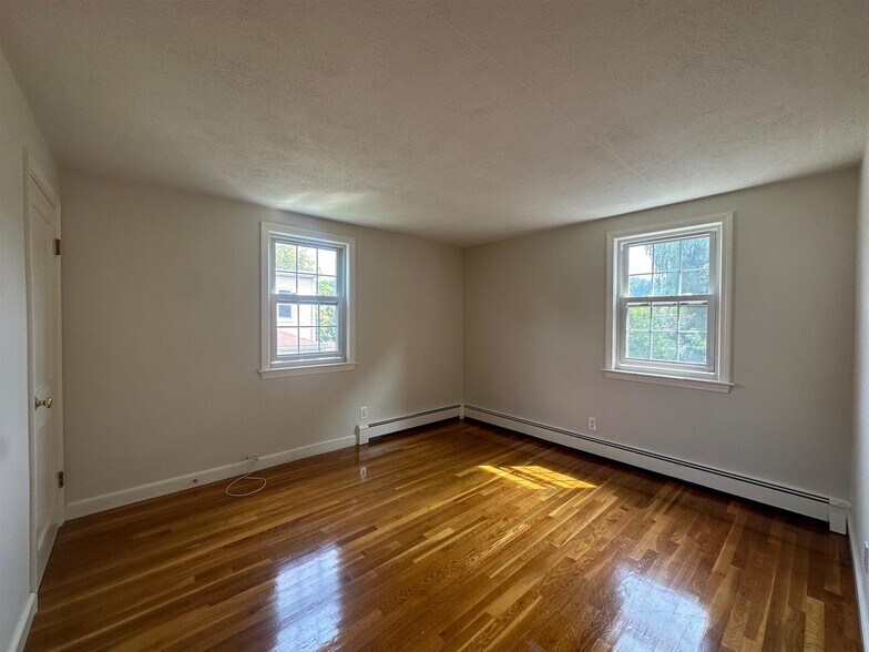 Building Photo - 184 Broadway St