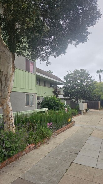 Interior Photo - Redwood Terrace