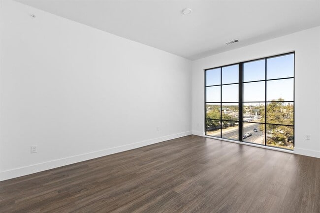 Building Photo - 4315 S Congress Ave