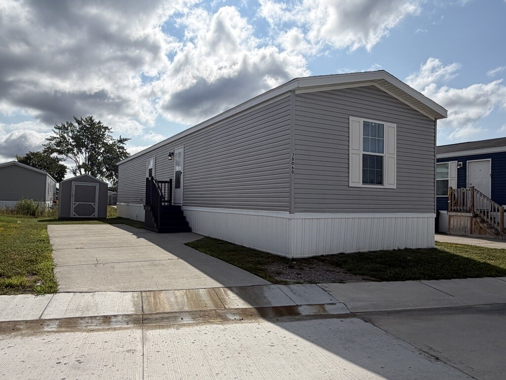 Building Photo - 38060 Leverette Ave