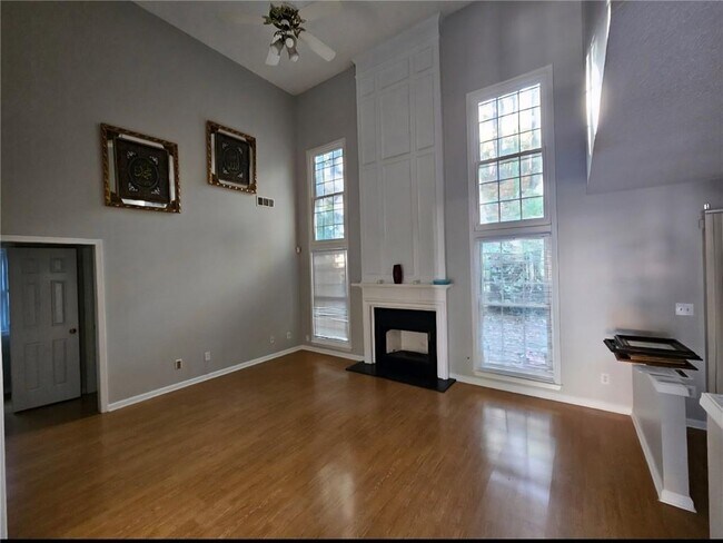 Building Photo - 2690 Binghampton Ln