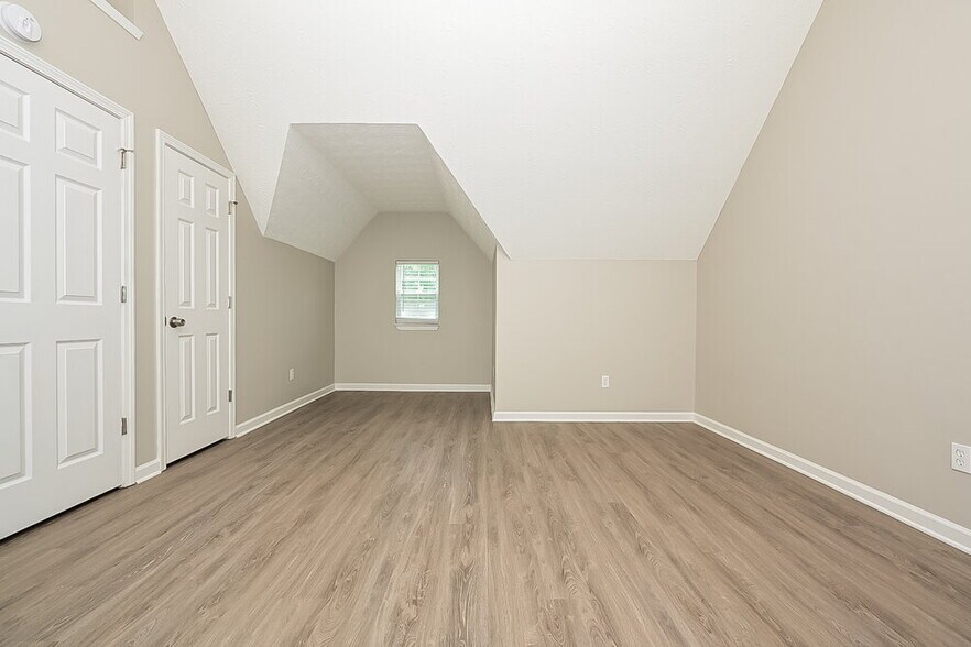 Building Photo - 468 Grove Park Dr