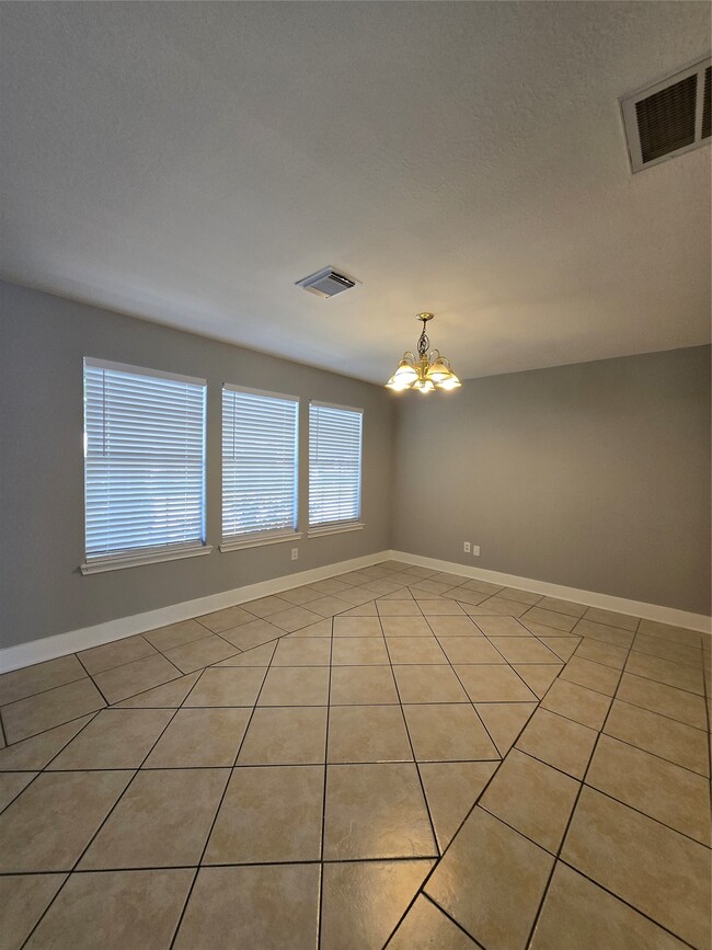 Building Photo - 15850 E Park Ct