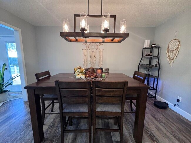 Building Photo - 315 Parkwood Pl