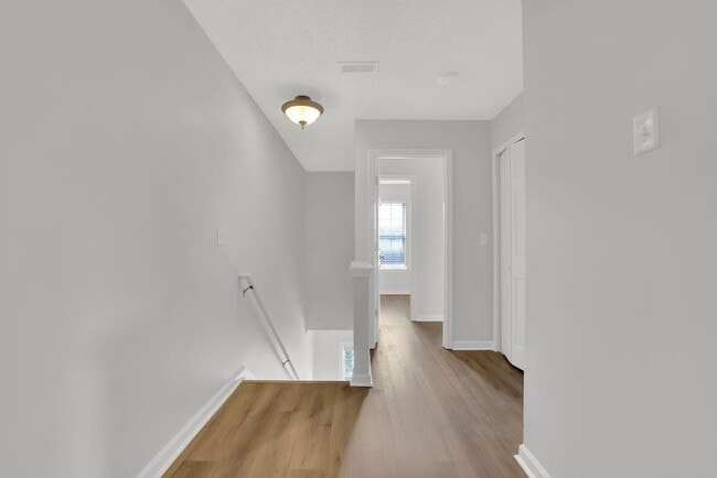 Building Photo - 518 Dragonfly Ct