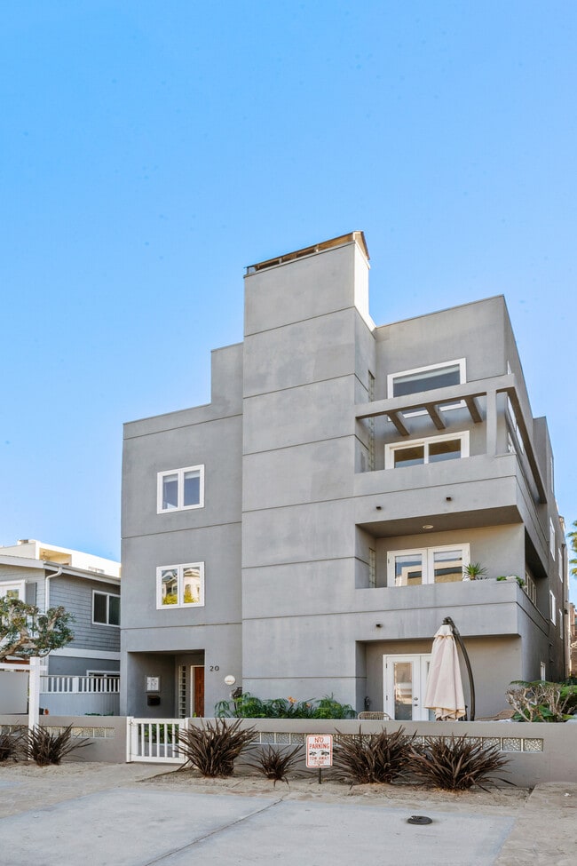 Building Photo - 20 Quarterdeck St