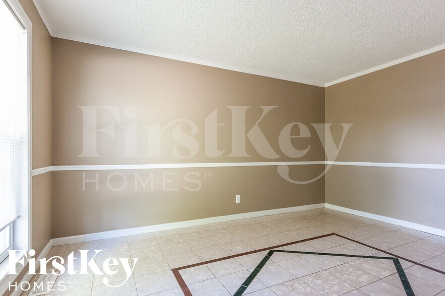 Building Photo - 6692 Lesli Mari Ct