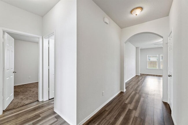 Building Photo - 105 Rearden Blvd