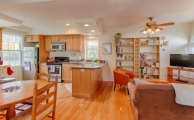Building Photo - 16 Mendham Ave