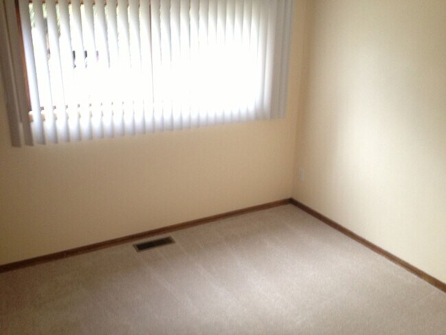 Building Photo - South Hill Charm