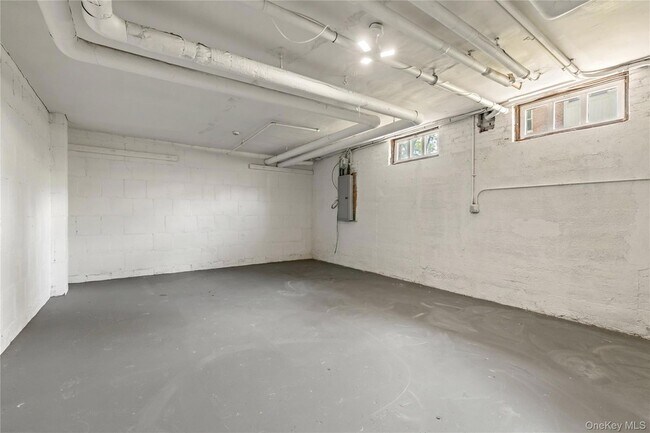 Building Photo - 315 Ellington Ave E