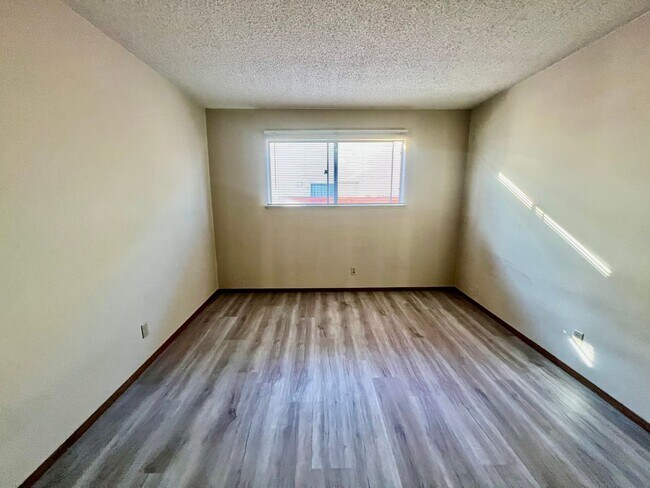 Building Photo - 651 Belladonna Ct